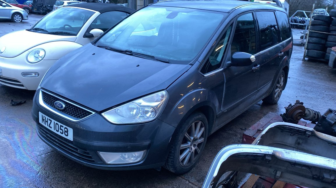 Усилитель бампера передний (кронштейн)