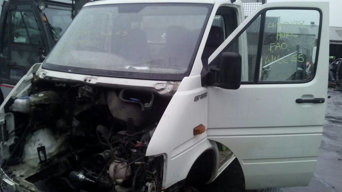 Петля капота